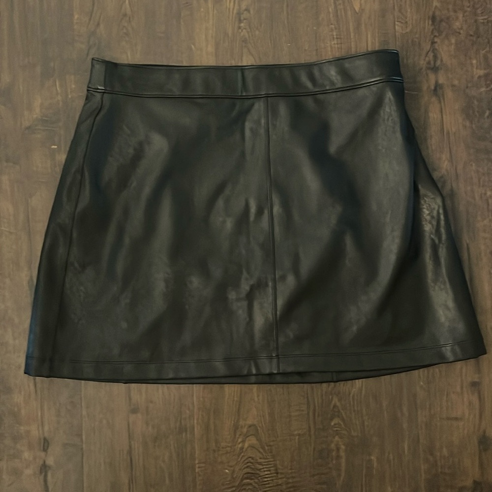 Spanx faux leather skirt w/ built in shorts XL